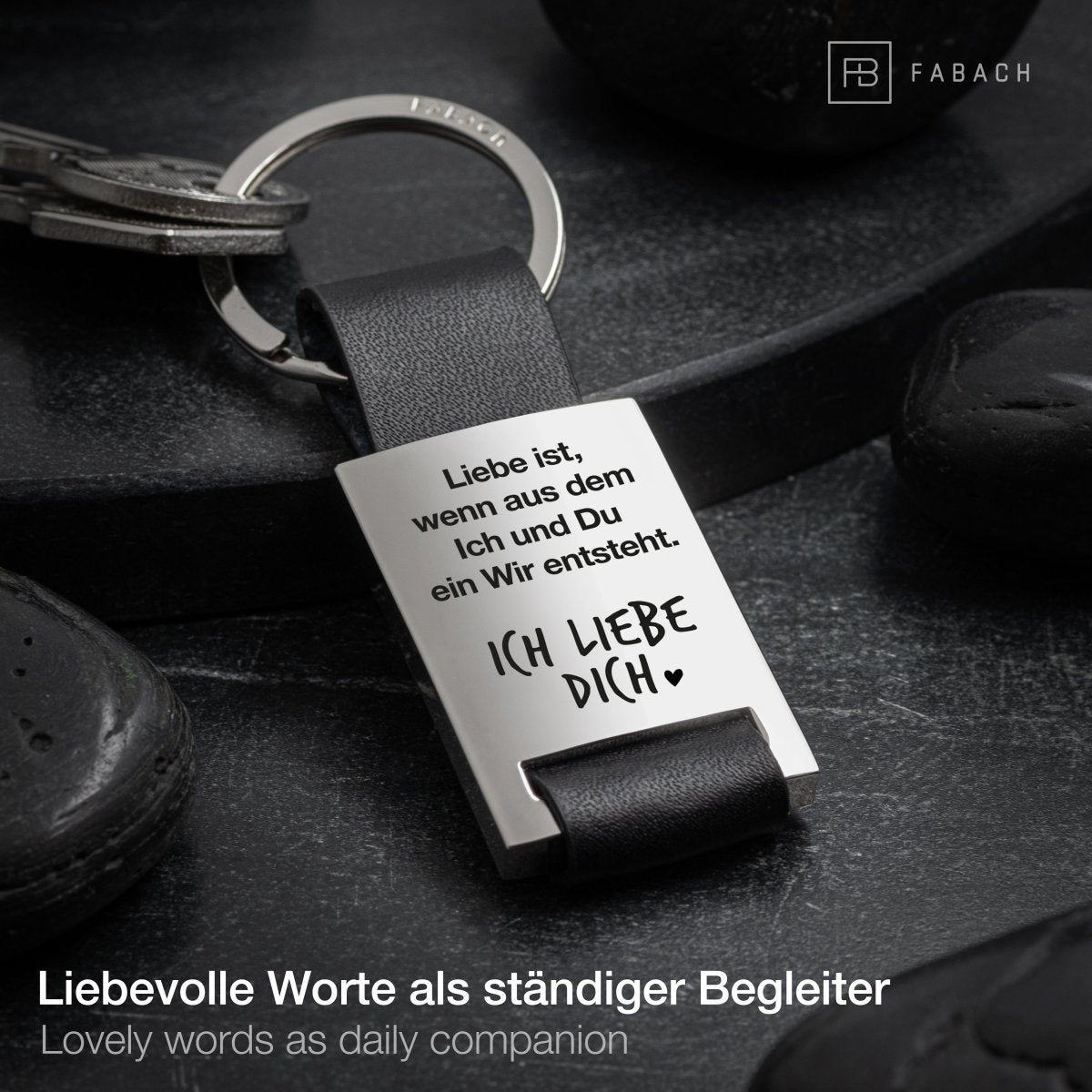 "Liebe ist..." Rectangle-Schlüsselanhänger mit Gravur aus Leder - Liebevolles Geschenk für Ehemann Ehefrau Partner Partnerin - FABACH – Die Schlüsselanhänger-Schmiede