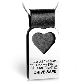 "May all the roads lead you back home to me! Drive Safe." Herz-Schlüsselanhänger mit Gravur aus Leder - FABACH